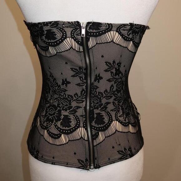 corsets - Picture 4 of 4